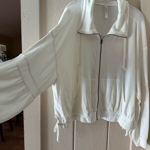 NEW FREE PEOPLE MOVEMENT WHITE FLOWY JACKET TOP M